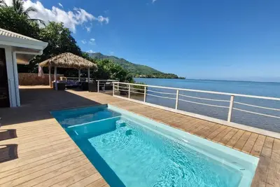 Image de Insolite havre de paix surplombant le lagon turquoise de Haapiti à Moorea