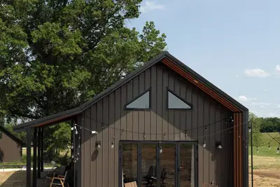 Image de Stockton Lake Dam Cabin near Crabtree Cove. Less than 0. 25 miles from the Lake
