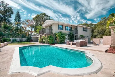 Image de Golf Course View, Family Pool Retreat, Game Room! Near Usf & Stadiums, Sleeps 14