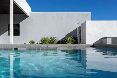 Image de New In Racquet Club West “I'm an instant star, just add water. ”\nDavid Bowie