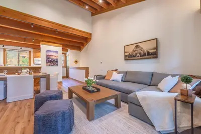 Image de Stylish 2br Gold Bend Condo in Northstar- Black Bear Retreat