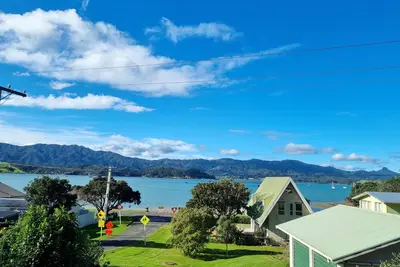 Image de 70 meters to Beach/Boat Ramps - Harbour Views/Internet/Smart Tv's/Pet Friendly