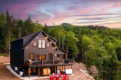 Image de Picnic Rock Chalet | Amazing Views | Hot Tub & Sauna!