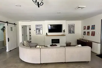 Image de Modern Living inside a former Motorcycle Showroom— Stylish & One of a Kind