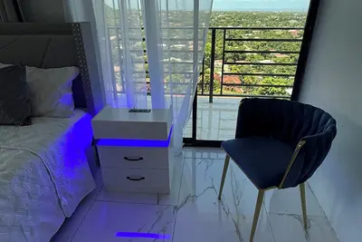 Image de Charming 1-bedroom apartment with WiFi and Ac in Kingston