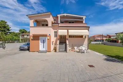 Image de Appartement de deux chambres avec le balcon Vir (A-24653-a)