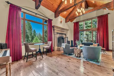 Image de Star Haven | Game Room + Forest Views