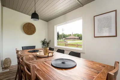 Image de Renovated Cityside Farmhouse, Garden/Historic Barn