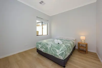Image de 5 O’Clock Somewhere -4 Brm Beachside Retreat