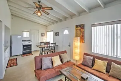 Image de Charming 2-Bedroom River, Off-Roading & Desert Oasis in Topock, Az