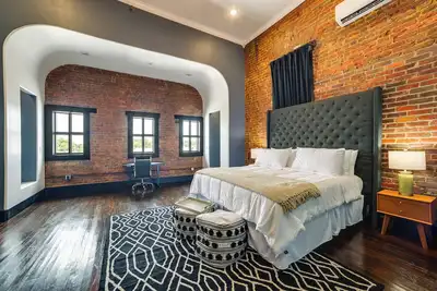 Image de Historic Downtown Location: Marshall Studio Escape