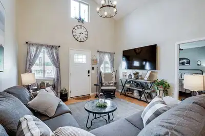 Image de Near Lake Cumberland: Monticello Home w/ Gazebo!