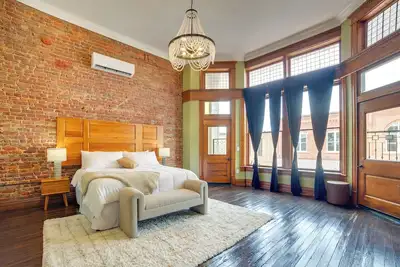 Image de Studio w/ Private Balcony in Downtown Marshall!