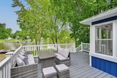 Image de Lakefront Getaway w/ Private Dock in Colon!