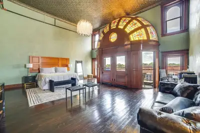 Image de Stylish Private Balcony: Downtown Marshall Studio!