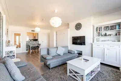 Image de Studio au bord de mer avec belles terrasses