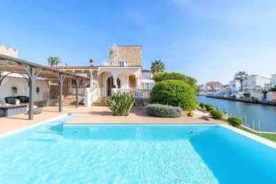 Image de Villa à Empuriabrava avec amarrage privé
