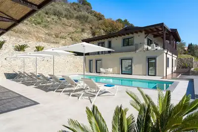 Image de Villa à Savoca avec 5 chambres à coucher, 10 couchages