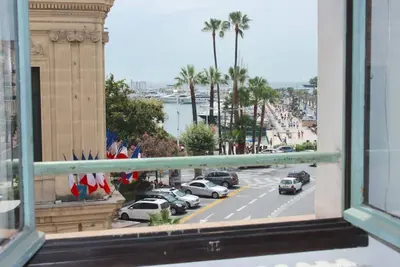 Image de Appartement centre ville, 3 chambres vue imprenable sur le port de Cannes