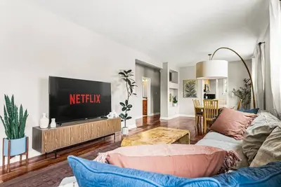 Image de Sunny West Denver Escape | Stylish 2br Retreat
