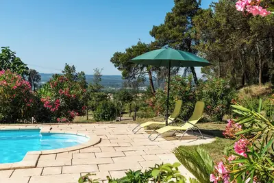 Image de Beautiful villa with large pool and great views for up to 8 guests