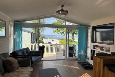 Image de 43 Harbour View, Tranquil Harbour View Escape at Rockley Park