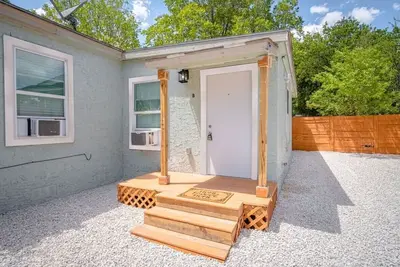 Image de Cozy and Lovely 2br 1ba Near Lively Downtown