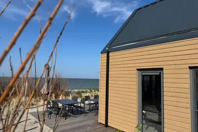 Image de BeachHouse sun deck with sea view in Enkhuizen for the whole family