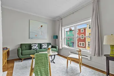 Image de Stay on Bond | 2bd | 1bth | Queen Beds | Deck Vws
