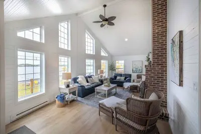 Image de The Bluebird Cottage | Lake Front | 4Bdrms