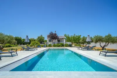 Nostra Terra Villa, 2-acre Secluded Nature Escape