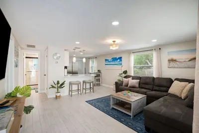 Image de Sunset Cottage: New Renovation, Modern 2br