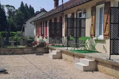 Image de 3 logements attenants-Idéal groupe/famille/amis-T2+Parking privé