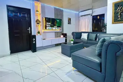 Image de Luxury 5-bedroom apartment in Ikeja Lagos with Wi-Fi, Netflix & full Ac comfort!