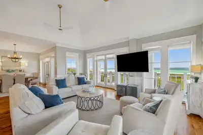 Image de Gulf Views! Penthouse! Community Pool and Amenities! Just Minutes to the Beach Boardwalk!