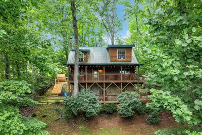 Image de 15 Minutes From Asheville! Secluded peacefull Log Cabin