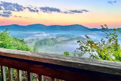 Image de Mountain Top View 2 Master Br Centrally Located