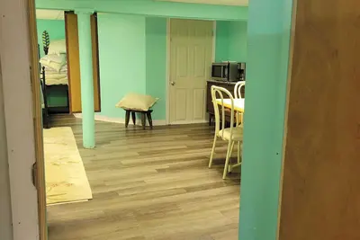 Image de Charming 1-Bedroom Basement Apartment with Ac, WiFi in lovely Lansdowne