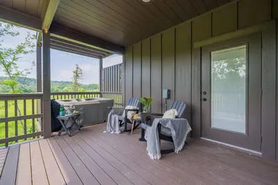 Image de Luxury Sevierville Cabin, Near to Dollywood - Sleeps 12, Hot Tub, Arcade, Pets