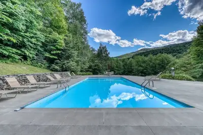 Image de Stylish 2br w/ Woodstove & Pool