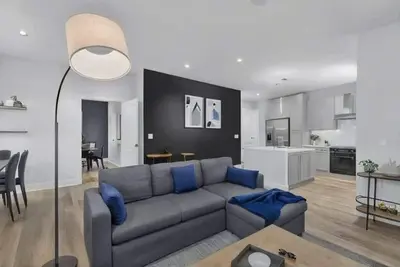 Image de Luxe 3br King Suite Mins to Downtown Durham!