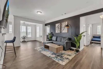 Image de Upscale King 2br Suite Mins to Downtown Raleigh!