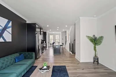 Image de Luxe King 3br Townhouse Mins to Uptown Clt!