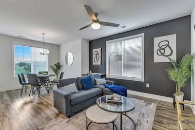 Luxe King 2br Suite Mins to Downtown Durham!