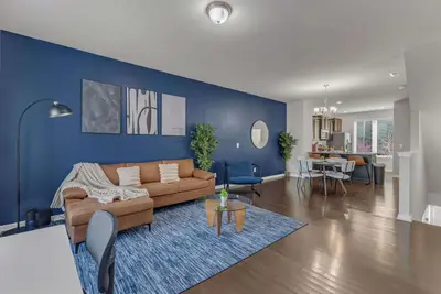 Image de Luxe King 3br Townhouse Mins to Downtown!