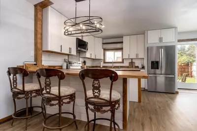 Image de Spacious & Modern Anaconda Home
