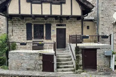 Image de Maison du 16ème siècle en toit de chaume, espace détente pour adultes et enfants