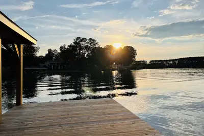 Image de Waterfront cottage with private boat ramp. Sunset views. 5mins from Dt Littleton