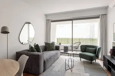 Image de The Urban Oasis–Elegant 2-Bedroom Duplex in Lisbon