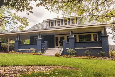 Image de Charming 19th century craftsman designed for mid-sized groups.